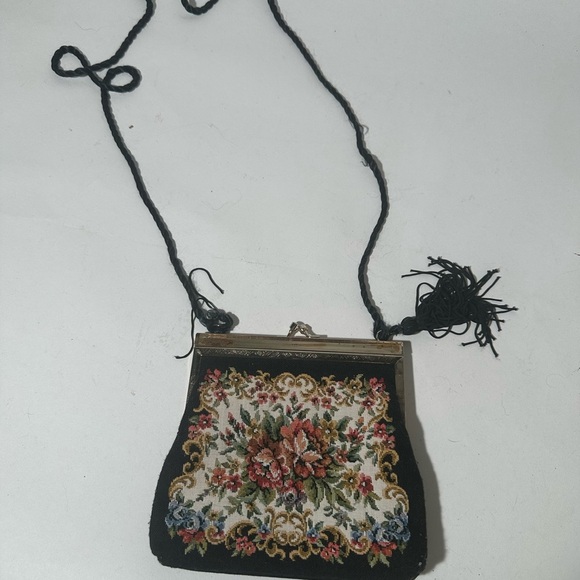 Elegant Black Floral Wristlet Clutch - Picture 1 of 8